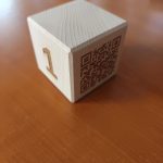 Ξύλινος Κύβος 5,6Χ5,6cm με χάραξη (QR, logo κ.α.)