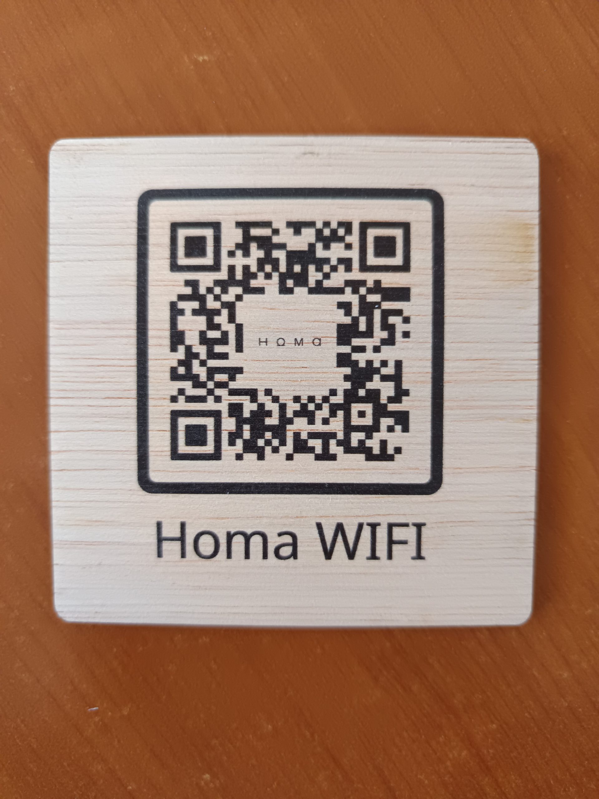 533 (1) Πινακιδάκι Ξύλινο - Διάσταση 9x9cm - (με εκτύπωση QR code) - Image 1